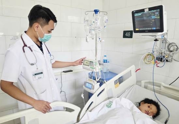 Một trong những nạn nhân nặng vụ ngộ độc nấm.