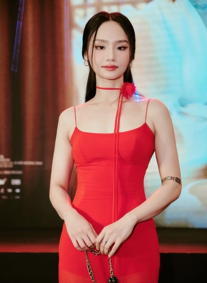 Vượt lên mọi định kiến, Miu Lê tập luyện và ăn kiêng khắt khe để có được thân hình chuẩn. Cô thiết lập lại chế độ tập luyện và ăn kiêng để lấy lại vóc dáng thon thả.