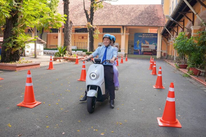 VinFast ZGoo: Nhỏ gọn cho học sinh, yên tâm cho phụ huynh - 2