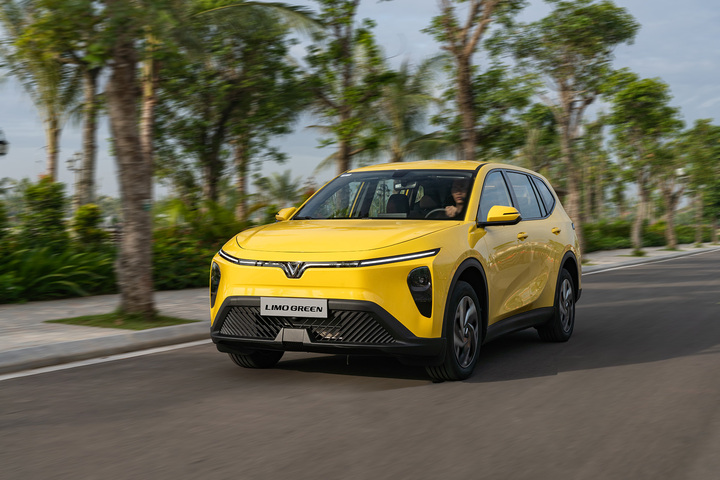 VinFast bán ra 24.774 xe ô tô điện trong tháng 4 - 1