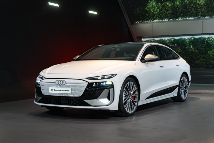 Thiết kế Sportback của Audi S6 e-tron giúp tối ưu dòng khí động học với hệ số cản gió chỉ 0,21 Cd.