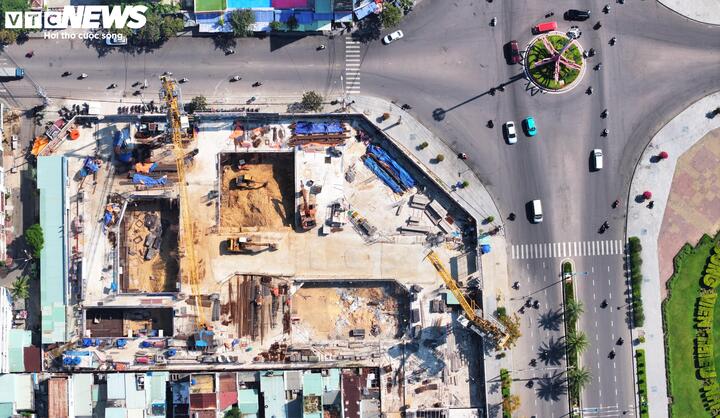 Ngày 4/7/2024, Chủ tịch UBND tỉnh Bình Định đồng ý chủ trương điều chỉnh tiến độ thực hiện Dự án Trung tâm thương mại dịch vụ khách sạn cao cấp (khách sạn 5 sao) đến quý I/2026, việc gia hạn dựa này dựa trên cam kết thời gian hoàn thành của chủ đầu tư.