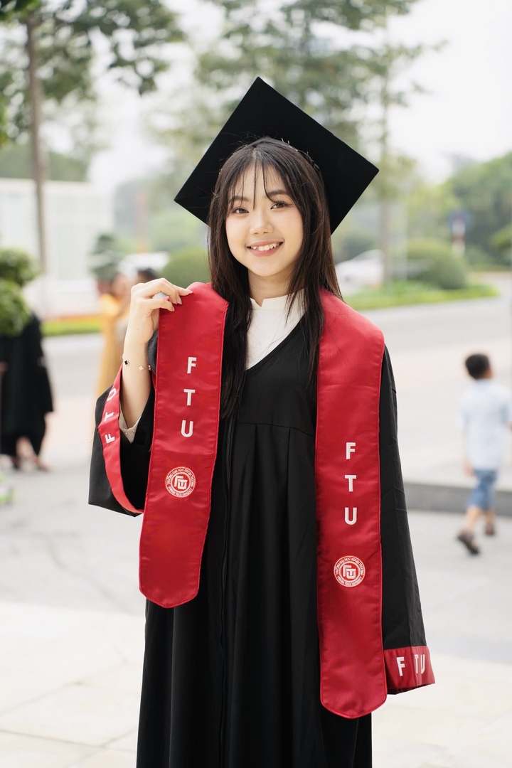 Từ nữ sinh từng đạt giải học sinh giỏi cấp tỉnh đến sinh viên tốt nghiệp cử nhân xuất sắc Đại học Ngoại thương năm 2026, Tăng Phạm Hoài Phương đang từng bước xây dựng hành trình theo đuổi lĩnh vực tài chính bằng sự bền bỉ trong học tập, nghiên cứu và hoạt động ngoại khóa.