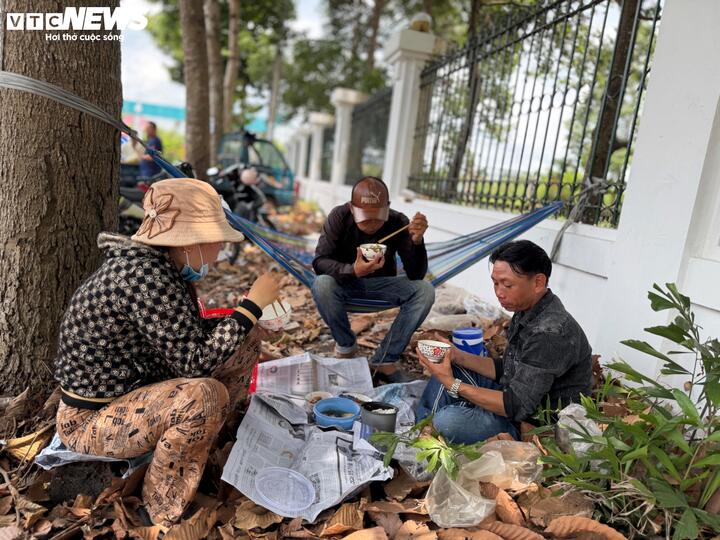 Con đường 'hot' nhất miền Tây: Nông dân đội nắng bán sầu riêng cả ngày - 18