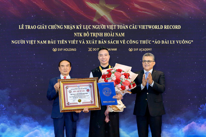 Cuốn sách "Công thức áo dài ly vuông" của Đỗ Trịnh Hoài Nam được xác lập Kỷ lục Toàn cầu.