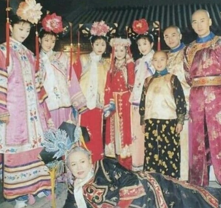 Bức ảnh cho thấy độ "lăn xả" khi chụp hình của "Lão Phật Gia" Triệu Mẫn Phân.