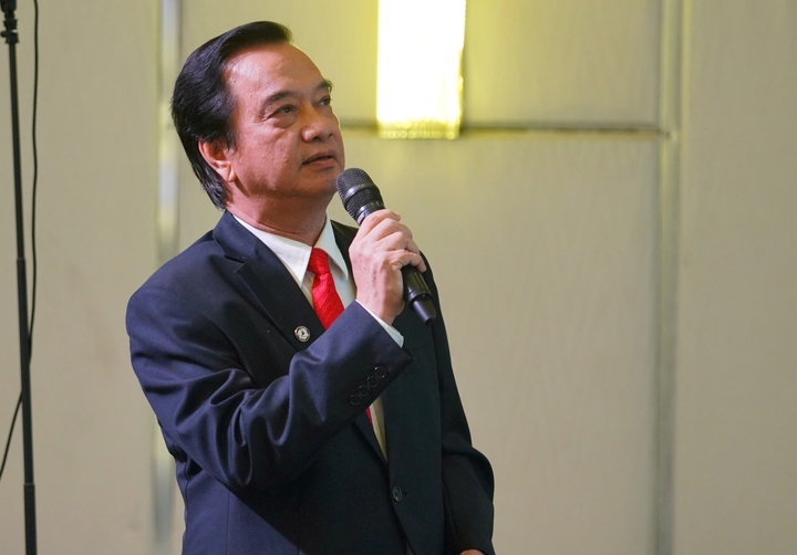 PGS.TS.BS Nguyễn Thanh Vân, Chủ tịch Hội phẫu thuật tạo hình thẩm mỹ TP.HCM chia sẻ tại Thẩm mỹ an toàn: Từ pháp lý đến thực hành y khoa do Báo Tiền Phong tổ chức. (Ảnh: Đại Việt)