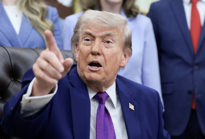Tổng thống Mỹ Donald Trump phát biểu tại Phòng Bầu dục. (Ảnh: Reuters)
