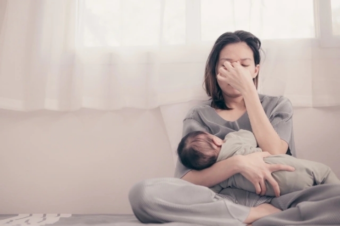 Trầm cảm sau sinh là một dạng rối loạn cảm xúc, sa sút tinh thần của phụ nữ sau khi sinh. (Ảnh minh hoạ)