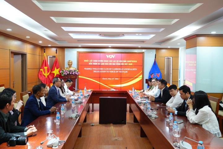Toàn cảnh buổi làm việc giữa Đài Tiếng nói Việt Nam và Câu lạc bộ Nhà báo Campuchia tại 58 Quán Sứ, Hà Nội.