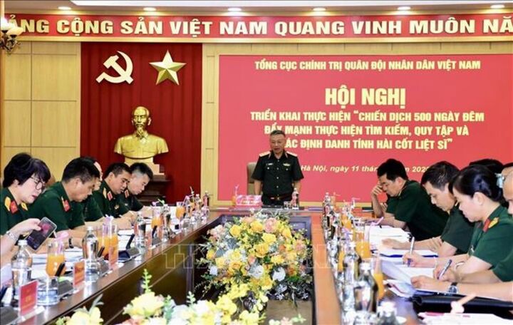 Thượng tướng Lê Quang Minh, Phó Chủ nhiệm Tổng cục Chính trị, Ủy viên Ban Chỉ đạo quốc gia về tìm kiếm, quy tập và xác định danh tính hài cốt liệt sĩ, chủ trì hội nghị. (Ảnh: Hiền Hạnh- TTTVN)