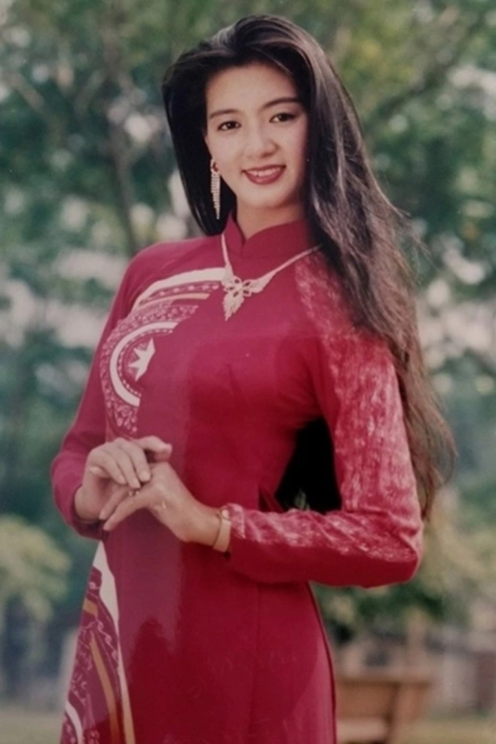Sở hữu gương mặt thanh tú, nụ cười rạng rỡ cùng vẻ đẹp đậm chất Á Đông, cô là cái tên phủ sóng khắp các bộ ảnh lịch, tạp chí thời bấy giờ.