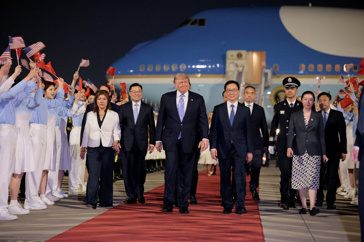Tổng thống Mỹ Donald Trump đã hạ cánh xuống thủ đô Trung Quốc để bắt đầu chuyến thăm hôm 13/5.