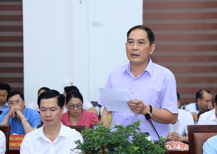 Đại diện lãnh đạo xã, phường phát biểu.