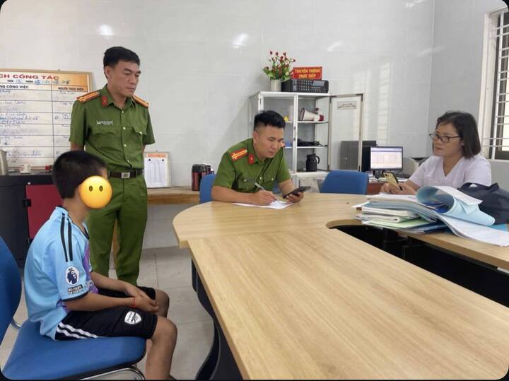 Công an xã Vân Du (Nghệ An) mời cháu N.H.T đến làm việc để làm sáng tỏ