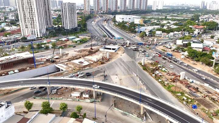 Trong nhóm dự án đề xuất triển khai giai đoạn 2026-2030 tại TP.HCM theo yêu cầu cấp bách, thực hiện ngay, có 27 dự án giao thông, tổng vốn gần 300 tỷ đồng.