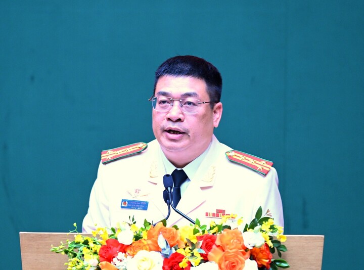 Đại tá Lương Đức Minh, Chủ tịch Tổng công ty GTEL phát biểu nhận nhiệm vụ.