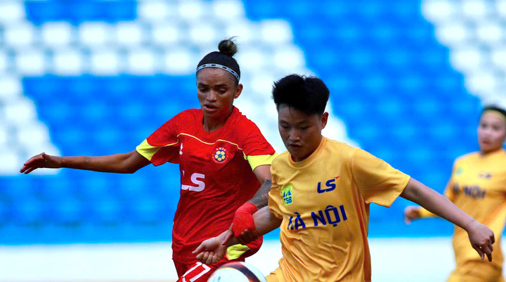 Gabriel ghi bàn ở giải bóng đá nữ Cúp Quốc gia 2026.