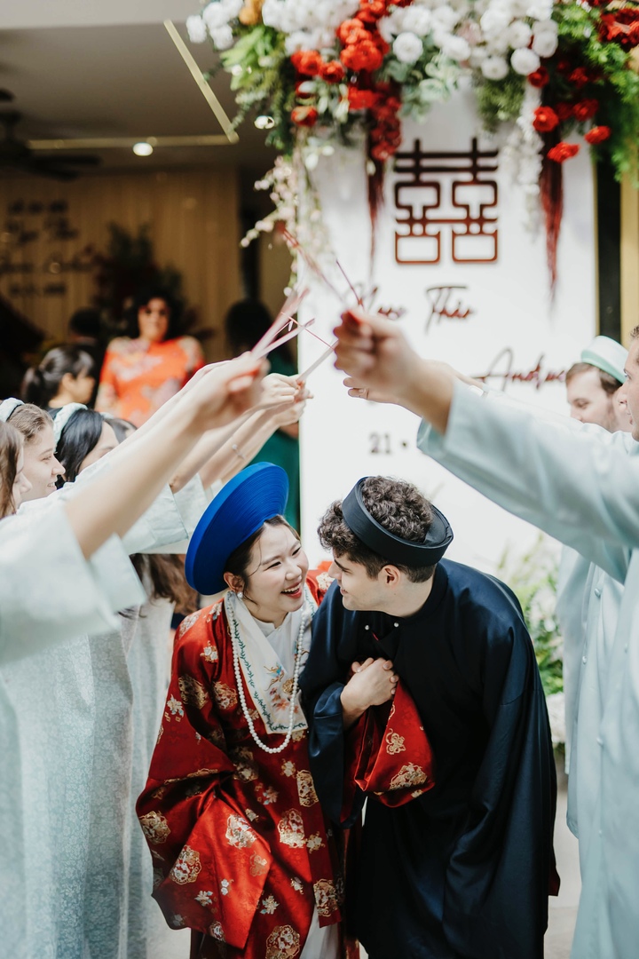 Trước khi sang Mỹ du học, Ngọc Thảo từng là học sinh lớp chuyên Nhật của Trường THPT Chuyên Ngoại ngữ, đạt SAT 1450, TOEFL 116 và IELTS 8.5. Trước đó, cô theo học tại Trường THCS Đoàn Thị Điểm và tham gia nhiều hoạt động ngoại khóa, tình nguyện. Năm đó, nữ sinh Việt nộp hồ sơ vào 4 trường đại học Mỹ và trúng tuyển toàn bộ. Trong đó, Lawrence University trao cho cô học bổng trị giá hơn 37.000 USD/năm trong suốt 4 năm học. Ba trường còn lại gồm Trinity University, Augustana College và Beloit College cũng cấp các suất học bổng lớn cho nữ sinh Việt.