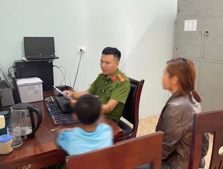 Cơ quan công an làm việc với những người liên quan. (Ảnh: Cơ quan chức năng cung cấp)