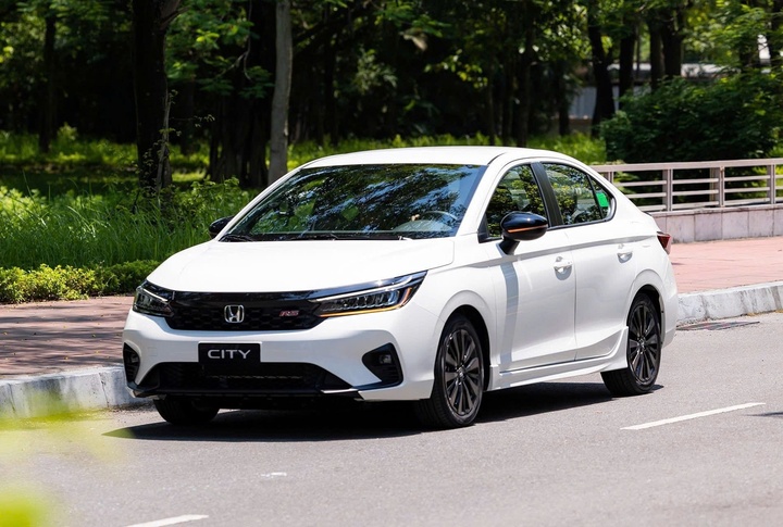 Honda City duy trì phong độ ổn định ở vị trí thứ ba với lượng xe bán ra đạt 484 chiếc.