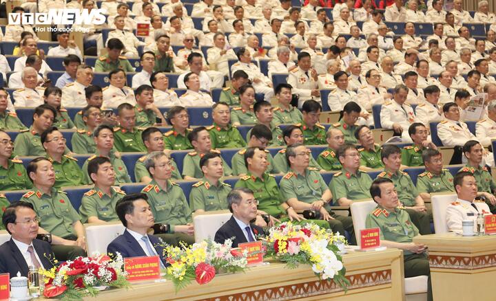 Ủy viên Bộ Chính trị, Thủ tướng Lê Minh Hưng, Đại tướng Lương Tam Quang, Ủy viên Bộ Chính trị, Bộ trưởng Bộ Công an cùng lãnh đạo TP Hải Phòng và các đại biểu tham dự buổi lễ.
