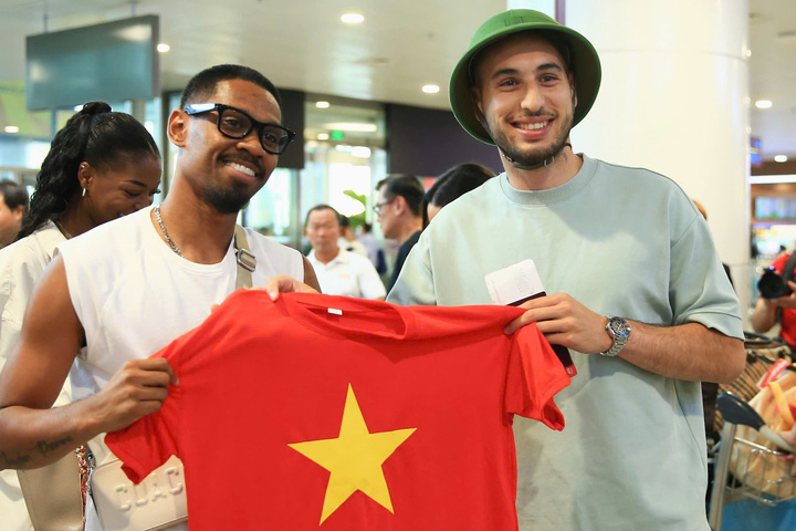 Cao Pendant Quang Vinh chào đón Julien Mouillon.