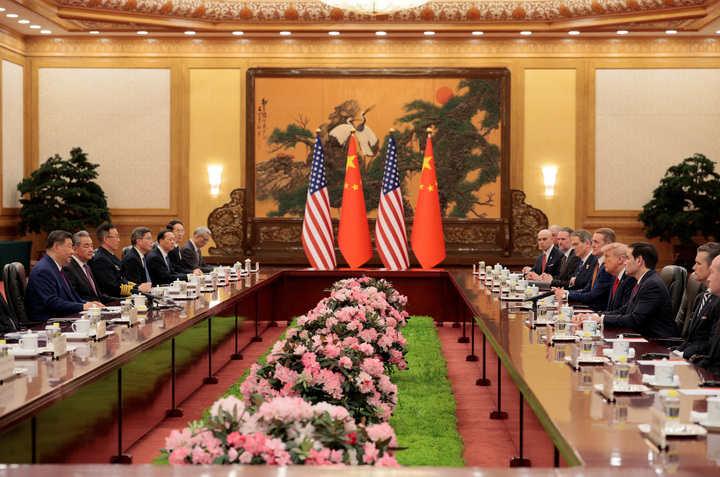 Tổng thống Mỹ Donald Trump tham dự cuộc họp song phương mở rộng với Chủ tịch Trung Quốc Tập Cận Bình tại Đại lễ đường Nhân dân ở Bắc Kinh, Trung Quốc, ngày 14/5/2026. (Ảnh: Reuters)