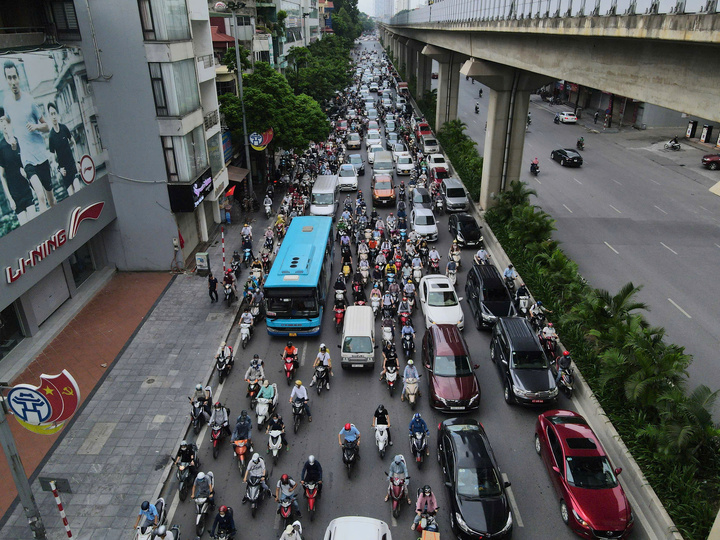 Hà Nội dự kiến hạn chế lưu thông một số loại phương tiện giao thông cá nhân từ năm 2035.