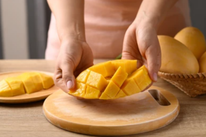Các dưỡng chất như kali, magie và chất xơ trong xoài cũng được cho là có lợi cho sức khỏe tim mạch (Ảnh: Shutterstock)