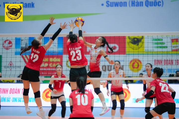 Binh chủng Thông tin giành chiến thắng 3-0 trước Vietinbank trong trận đấu mở màn. (Nguồn: VTV9 Bình Điền Cup)