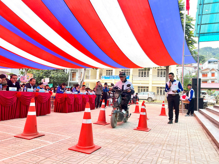 Các chương trình tuyên tuyền an toàn giao thông tại các trường học được triển khai đồng bộ.