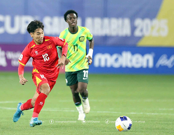 Chu Ngọc Nguyễn Lực được trao cơ hội đá chính trong đội hình U17 Hà Nội khi mới 15 tuổi. (Nguồn: VFF)