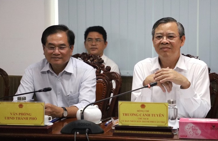 Ông Trương Cảnh Tuyên - Chủ tịch UBND TP Cần Thơ làm việc với ACV.