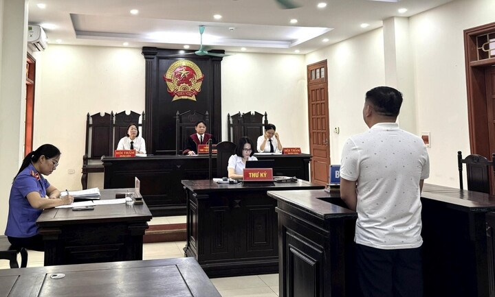 Quang cảnh phiên tòa.