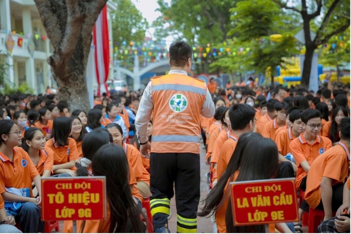 Anh Phạm Quốc Việt tập huấn cứu hộ. (Ảnh nhân vật cung cấp)