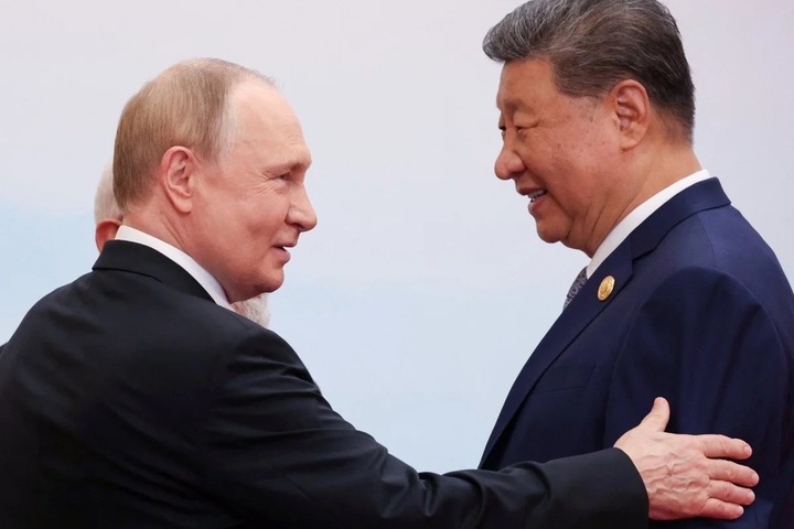 Tổng thống Nga Vladimir Putin và Chủ tịch Trung Quốc Tập Cận Bình tại hội nghị thượng đỉnh của Tổ chức Hợp tác Thượng Hải. vào tháng 9 năm ngoái. (Ảnh: Reuters)