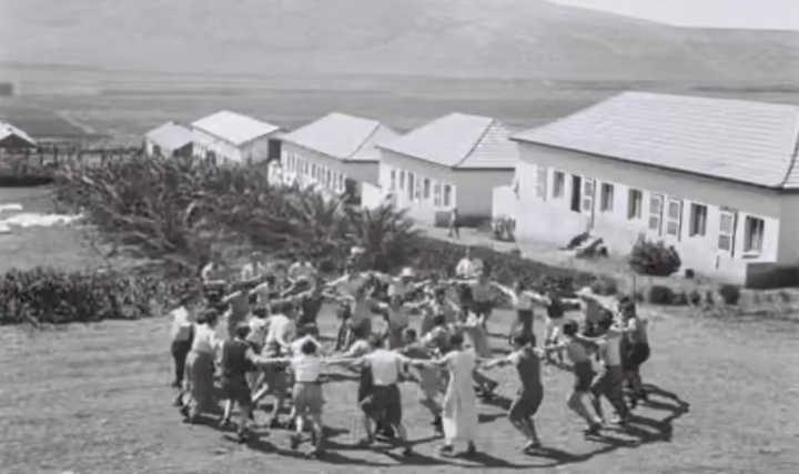 Các thành viên kibbutz tại Kibbutz Ein Harod năm 1936. (Ảnh: Polaris/Eyevine)
