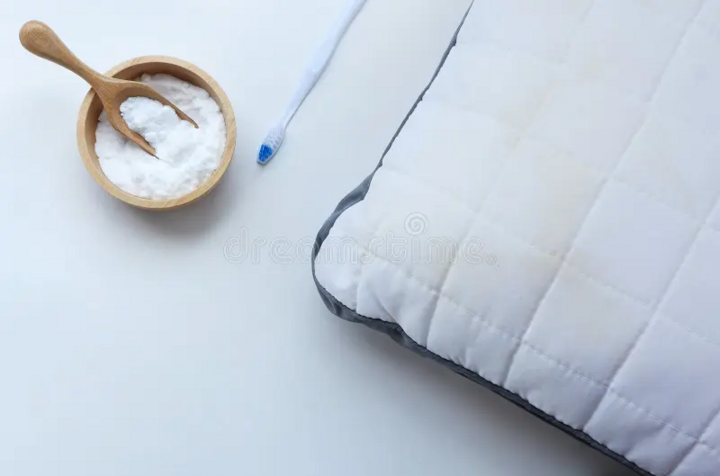 Bạnking soda giúp đánh bay mảng bám và mùi khó chịu. (Ảnh: Dreamtines)