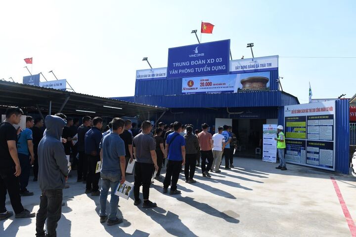 Người dân chen chân đăng ký việc làm tại siêu dự án KĐT Thể thao Quốc tế Hà Nội - 1
