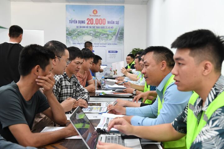 Người dân chen chân đăng ký việc làm tại siêu dự án KĐT Thể thao Quốc tế Hà Nội - 5