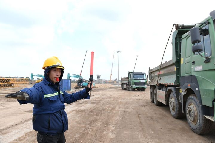 Người dân chen chân đăng ký việc làm tại siêu dự án KĐT Thể thao Quốc tế Hà Nội - 8