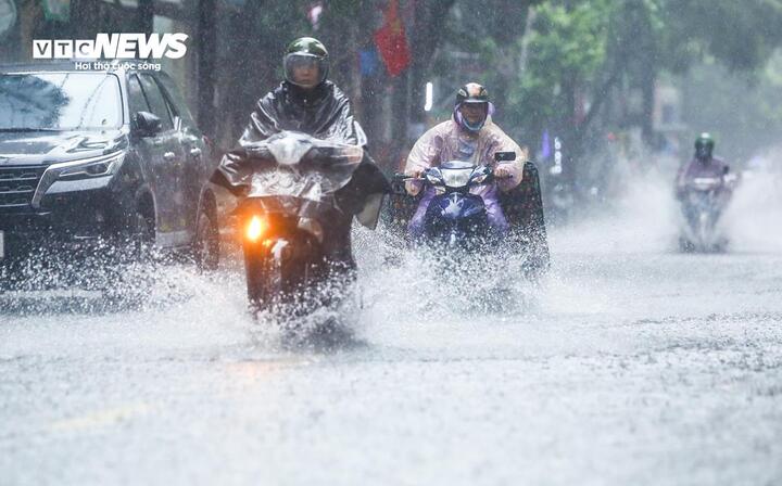Ngày 17/5, nhiều nơi trên cả nước mưa dông. (Ảnh minh hoạ)