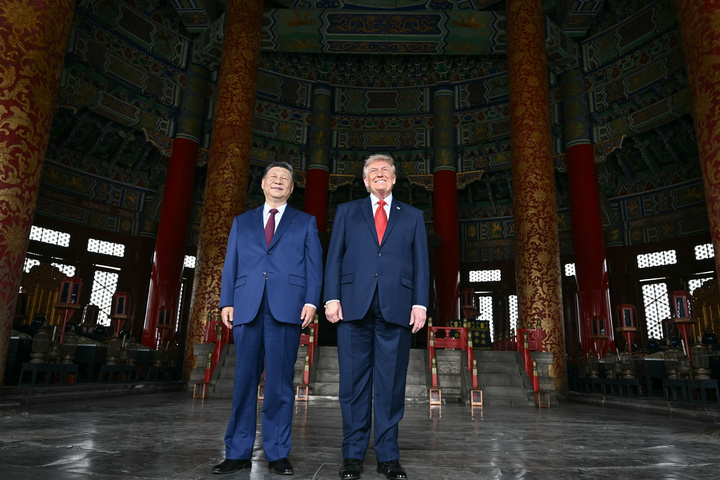 Chủ tịch Trung Quốc Tập Cận Bình và Tổng thống Mỹ Donald Trump thăm Thiên Đàn ở Bắc Kinh ngày 14/5/2026. (Ảnh: AP)