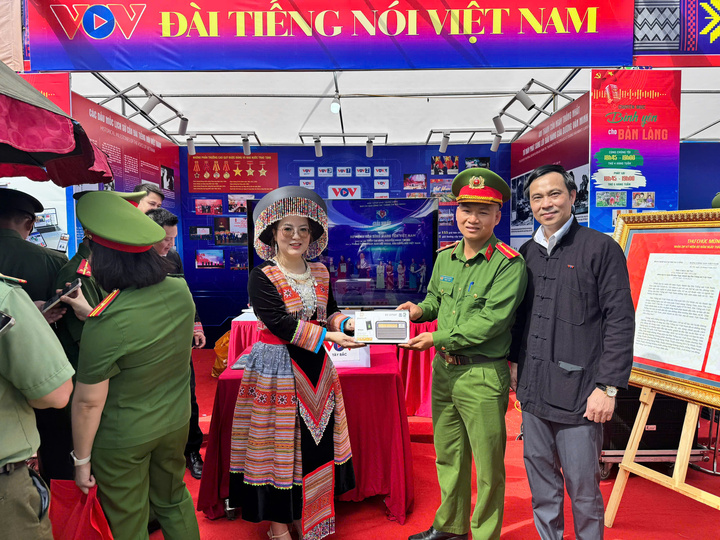 Gian hàng của Đài Tiếng nói Việt Nam.