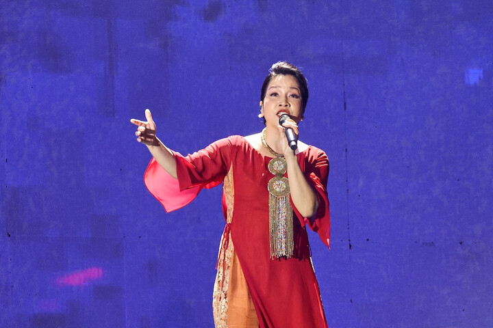 Ca sĩ Mỹ Linh.