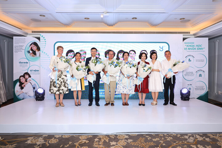 Nhóm cố vấn chuyên môn của Hội đồng Dinh dưỡng Khoa học Ứng dụng. (Ảnh: Bảo Linh)