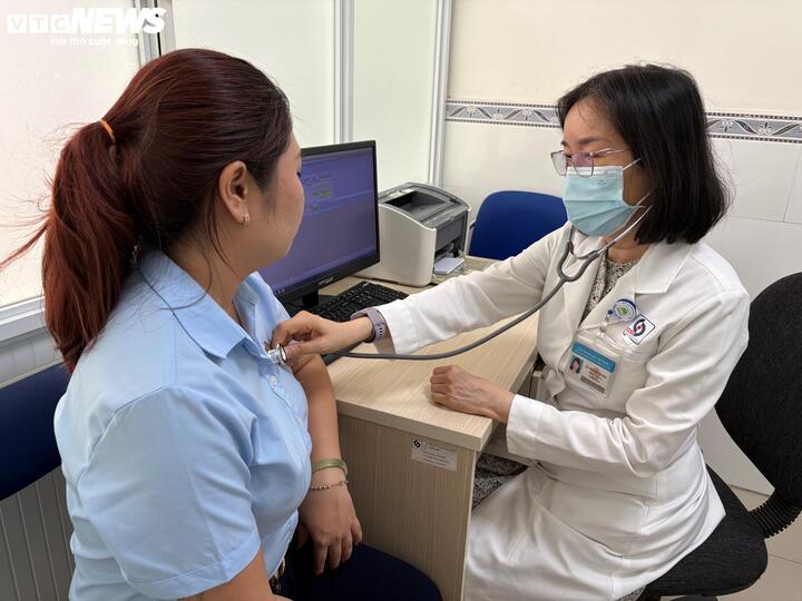 Số bệnh nhân đến khám mắc các bệnh lý về đường hô hấp gia tăng trong thời điểm giao mùa.