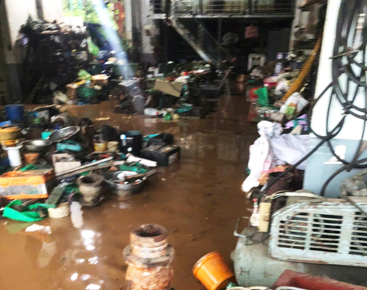 Nước sông dâng cao do mưa lớn đã tràn vào một số nhà dân tại xã Quảng Hà và Quảng Đức, tỉnh Quảng Ninh.