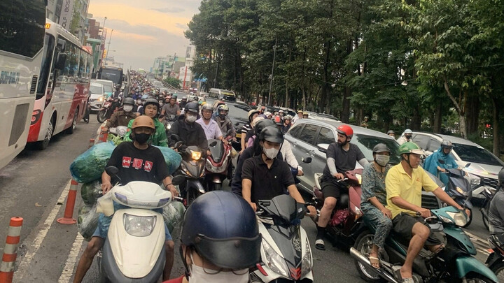 Vụ việc khiến giao thông cửa ngõ sân bay Tân Sơn Nhất ùn tắc nghiêm trọng. (Ảnh: TK)